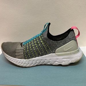 Nike Men's Gray React Phantom Run Flyknit 2 White/black-flash Crimson Sz. 6.5